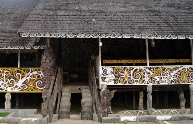 Keunikan Rumah Adat Lamin Kalimantan Timur